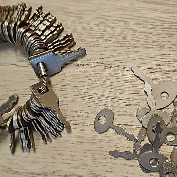 Silvertone luggage diary baggage locket keys craft artwork collage DIY Pinterest - Picture 4 of 6